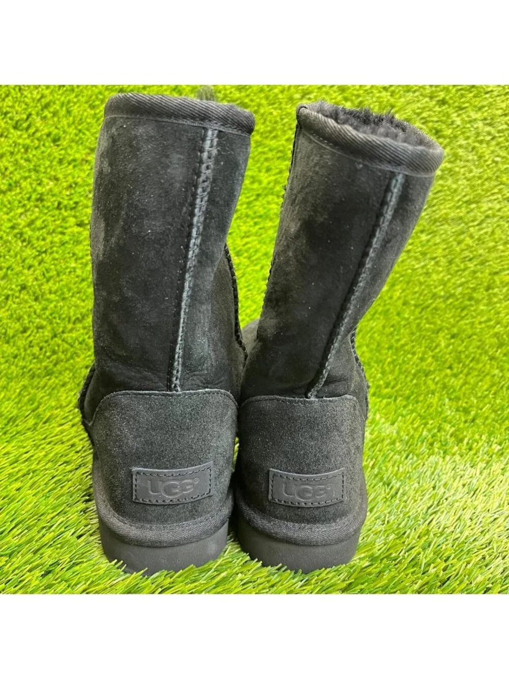 UGG Classic Short II Womens Size 8 Black Outdoor Working Sheepskin Suede Boots